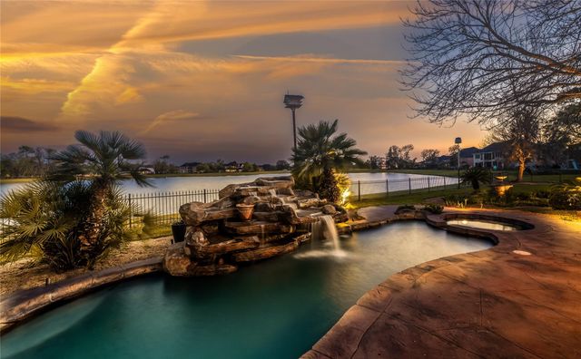 843 Royal Lakes Boulevard, Richmond, TX 77469