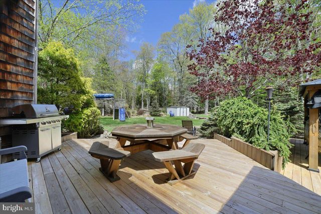 187 SAWMILL RD, Pocono Lake, PA 18348