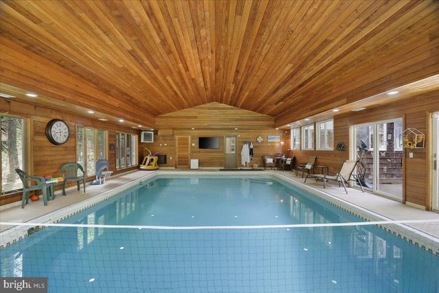 187 SAWMILL RD, Pocono Lake, PA 18348