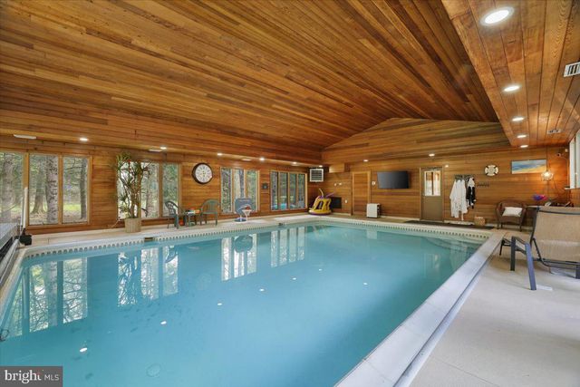 187 SAWMILL RD, Pocono Lake, PA 18348