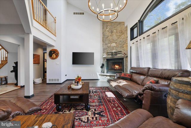 187 SAWMILL RD, Pocono Lake, PA 18348