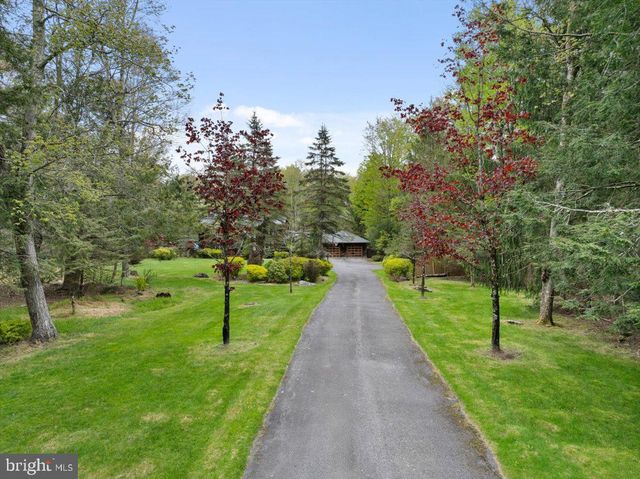 187 SAWMILL RD, Pocono Lake, PA 18348