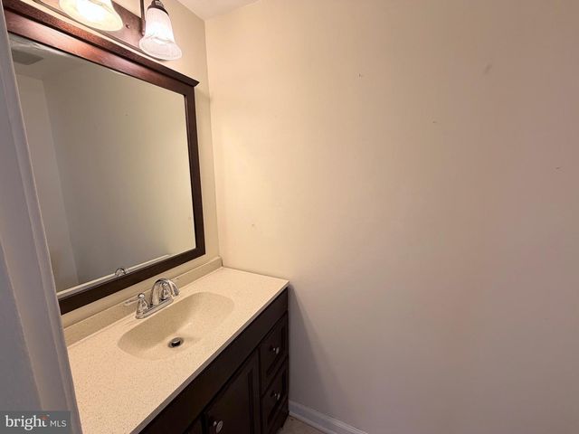 4054 HANSON OAKS DR, Hyattsville, MD 20784