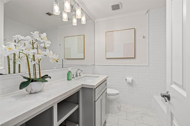 4710 Laurel Street, Bellaire, TX 77401