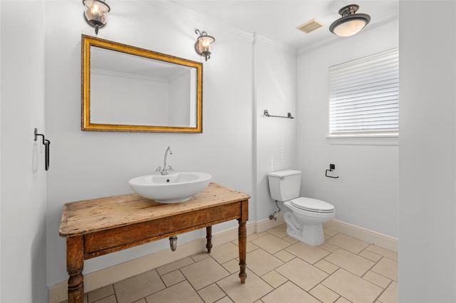 4710 Laurel Street, Bellaire, TX 77401