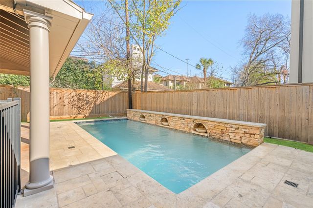 4710 Laurel Street, Bellaire, TX 77401