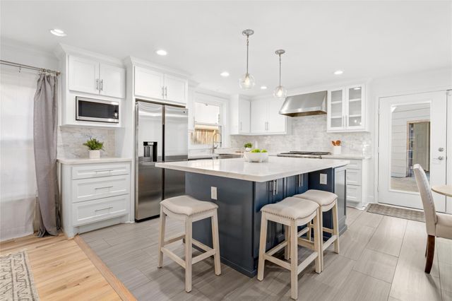 4710 Laurel Street, Bellaire, TX 77401