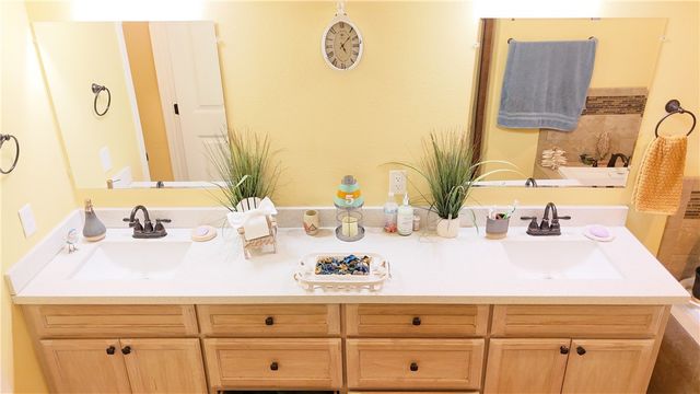 570 County Road 137, Alice, TX 78332