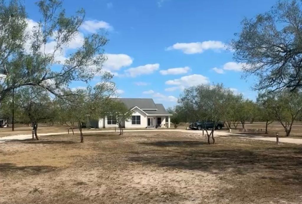 570 County Road 137, Alice, TX 78332