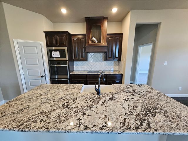 248 Redwood Circle, Trenton, TX 75490