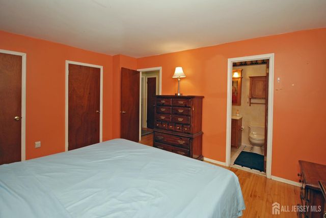 4 Linden S Lane, Plainsboro, NJ 08536