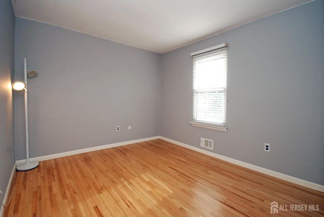 4 Linden S Lane, Plainsboro, NJ 08536