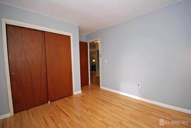 4 Linden S Lane, Plainsboro, NJ 08536