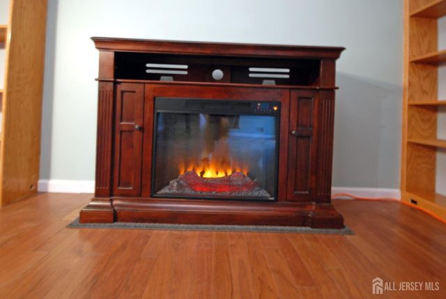 4 Linden S Lane, Plainsboro, NJ 08536