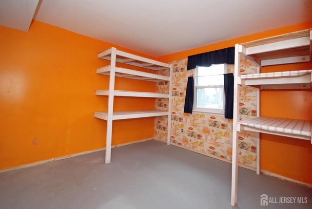 4 Linden S Lane, Plainsboro, NJ 08536