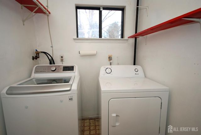 4 Linden S Lane, Plainsboro, NJ 08536