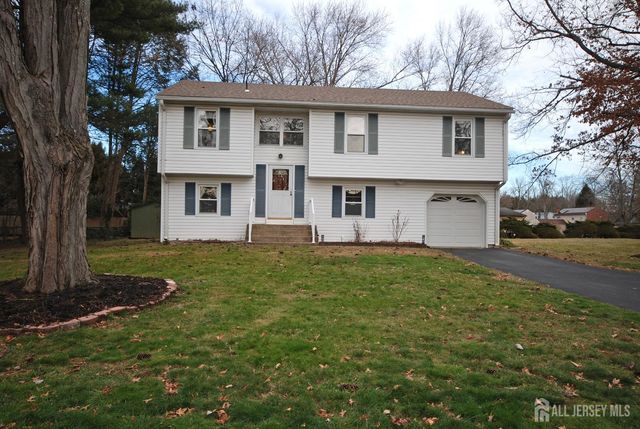 4 Linden S Lane, Plainsboro, NJ 08536