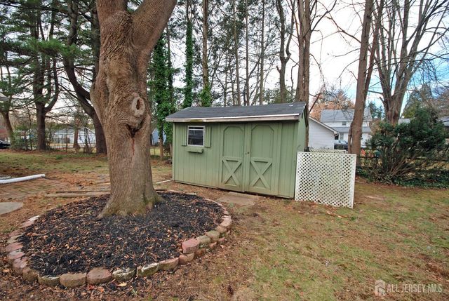 4 Linden S Lane, Plainsboro, NJ 08536