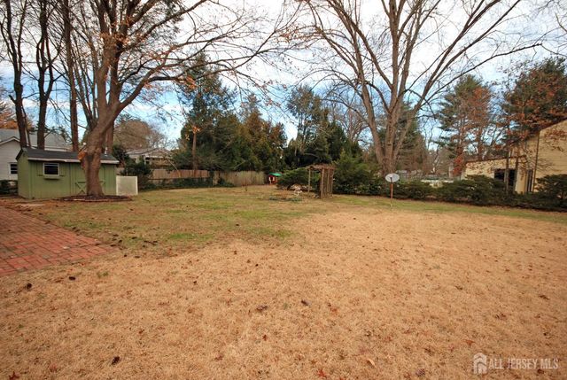 4 Linden S Lane, Plainsboro, NJ 08536