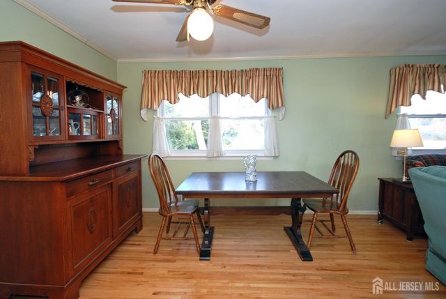 4 Linden S Lane, Plainsboro, NJ 08536