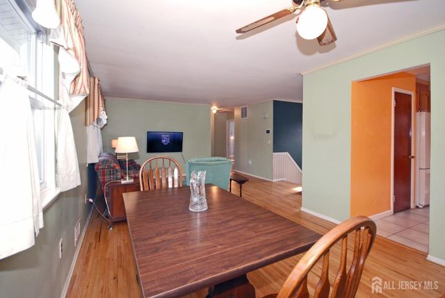 4 Linden S Lane, Plainsboro, NJ 08536