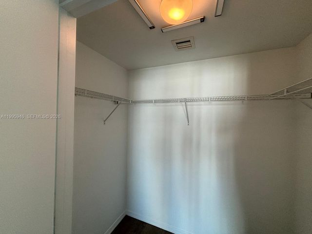 55 SE 6th St 2005, Miami, FL 33131