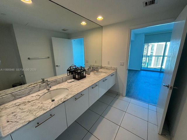 55 SE 6th St 2005, Miami, FL 33131