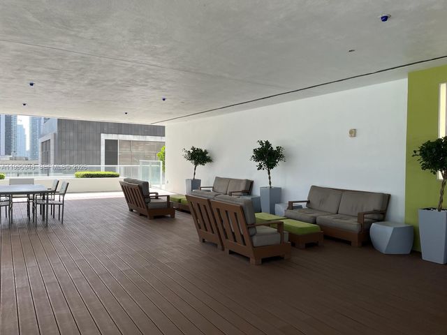 55 SE 6th St 2005, Miami, FL 33131