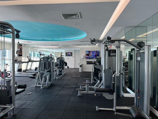 55 SE 6th St 2005, Miami, FL 33131