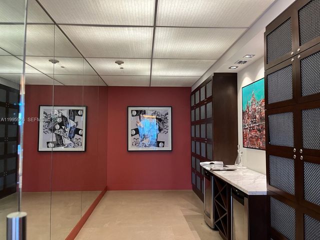 55 SE 6th St 2005, Miami, FL 33131