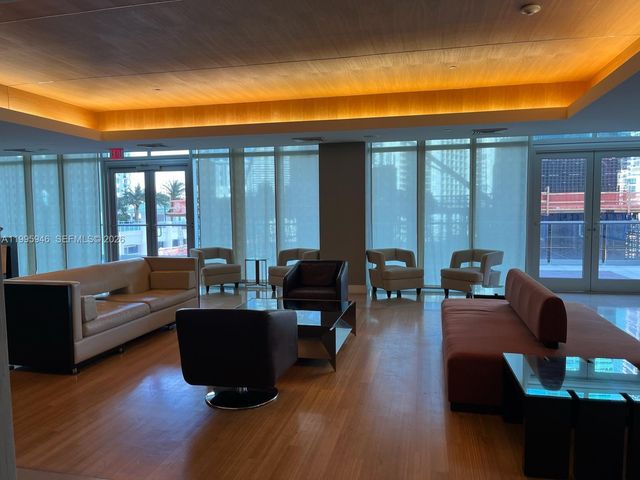 55 SE 6th St 2005, Miami, FL 33131