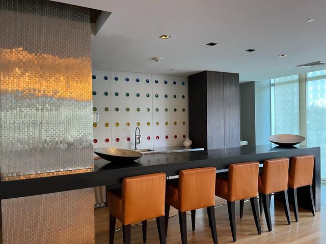 55 SE 6th St 2005, Miami, FL 33131