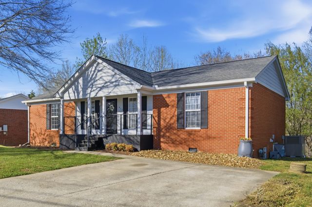 412 Eisenhower Dr, Ashland City, TN 37015