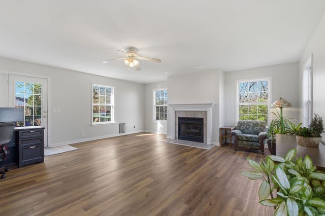 412 Eisenhower Dr, Ashland City, TN 37015