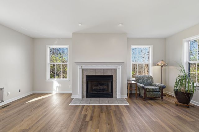 412 Eisenhower Dr, Ashland City, TN 37015