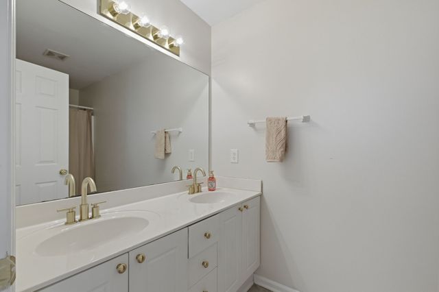 412 Eisenhower Dr, Ashland City, TN 37015