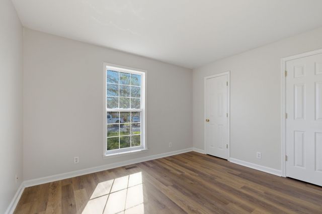 412 Eisenhower Dr, Ashland City, TN 37015