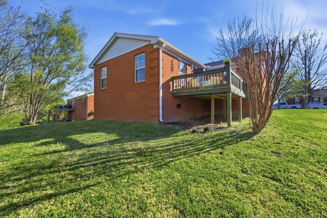412 Eisenhower Dr, Ashland City, TN 37015