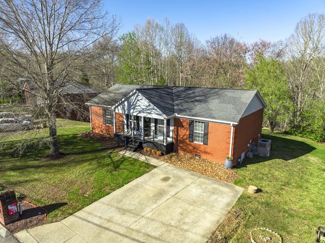 412 Eisenhower Dr, Ashland City, TN 37015