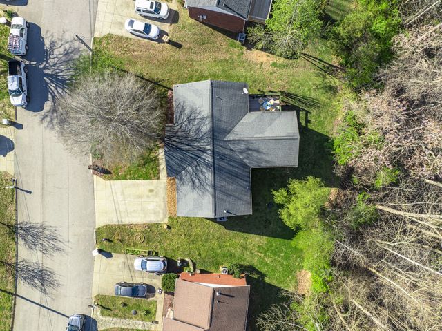 412 Eisenhower Dr, Ashland City, TN 37015
