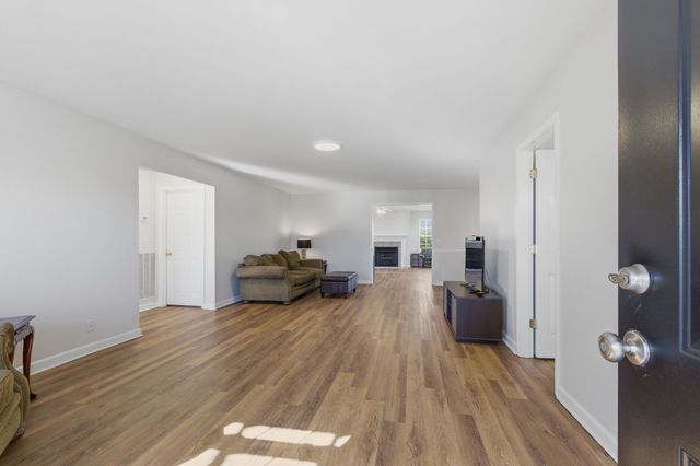 412 Eisenhower Dr, Ashland City, TN 37015