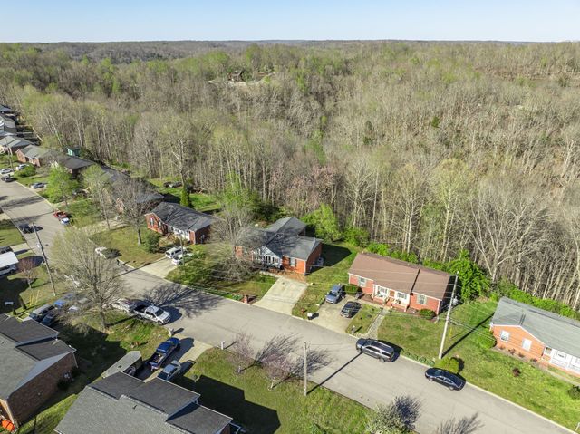 412 Eisenhower Dr, Ashland City, TN 37015