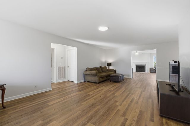 412 Eisenhower Dr, Ashland City, TN 37015