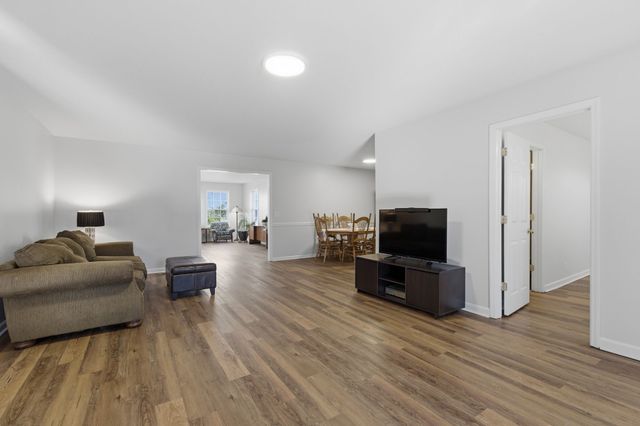 412 Eisenhower Dr, Ashland City, TN 37015