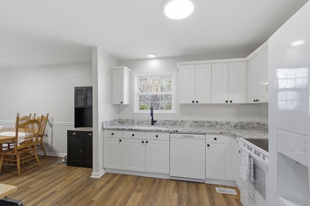 412 Eisenhower Dr, Ashland City, TN 37015