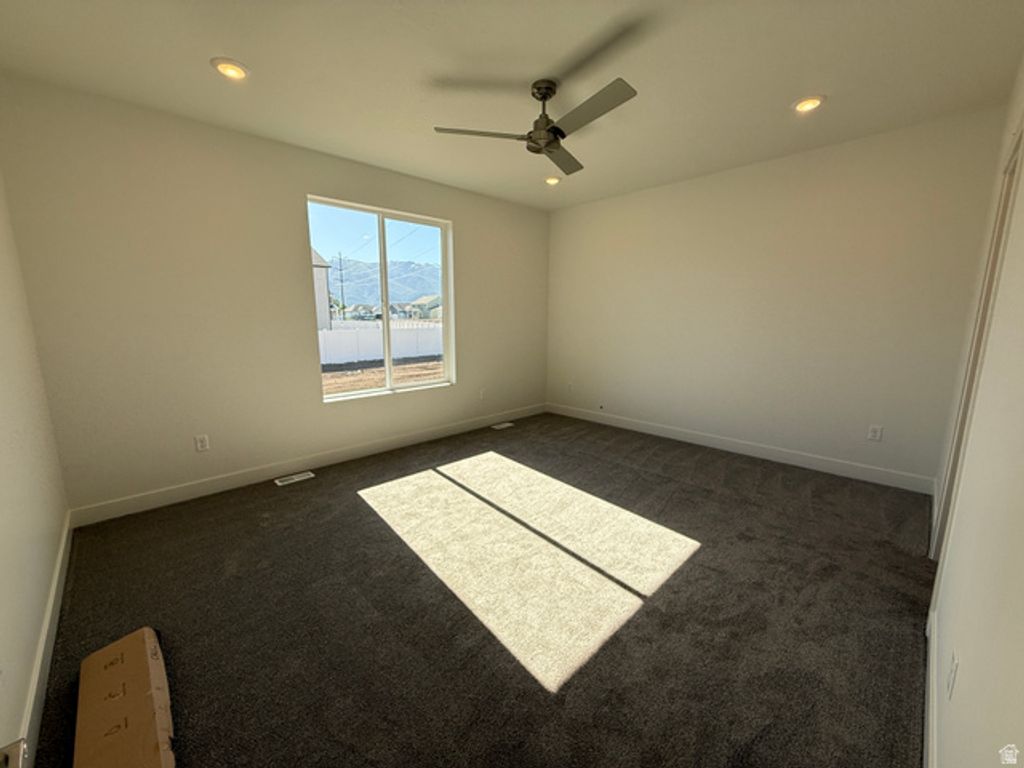 Image 11 of property listing at 6382 S LARRY WAY #140, South Weber, UT 84405