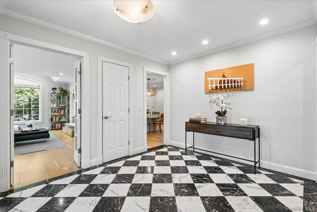73 Huntington Road, Scarsdale, NY 10583
