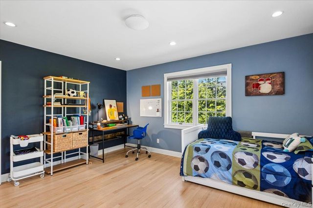 73 Huntington Road, Scarsdale, NY 10583