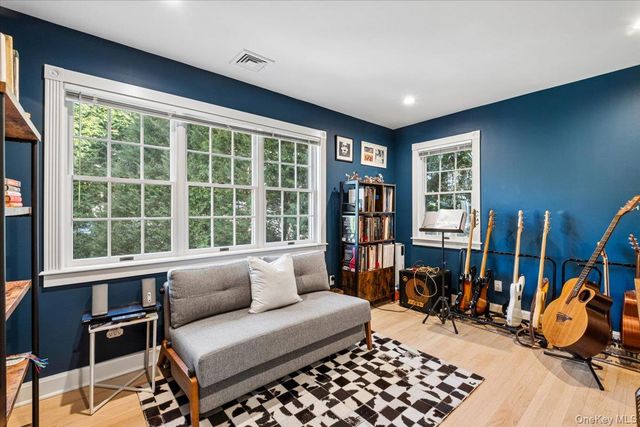73 Huntington Road, Scarsdale, NY 10583