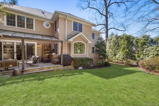 73 Huntington Road, Scarsdale, NY 10583